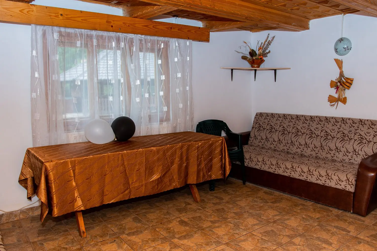 Dining room with a large table, sofa and folk decorations